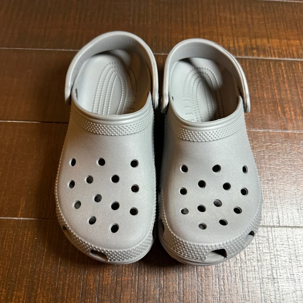 Crocs Classic Clogs Unisex Mens 7 Womens 9 Grey Gray Slip On Comfort Shoes